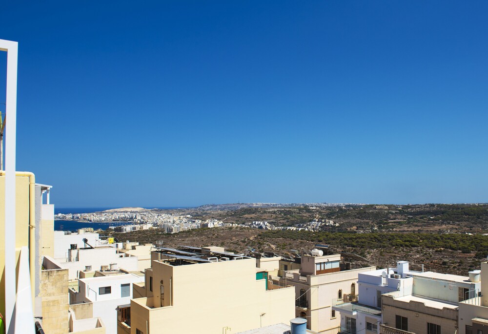 Mellieha Vacations - Summer Breeze Superior Apartment with Terrace by Getaways Malta - Property Image 2