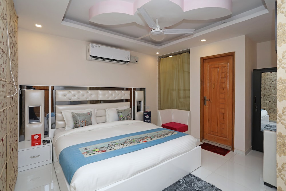OYO 10558 Hotel Qlark