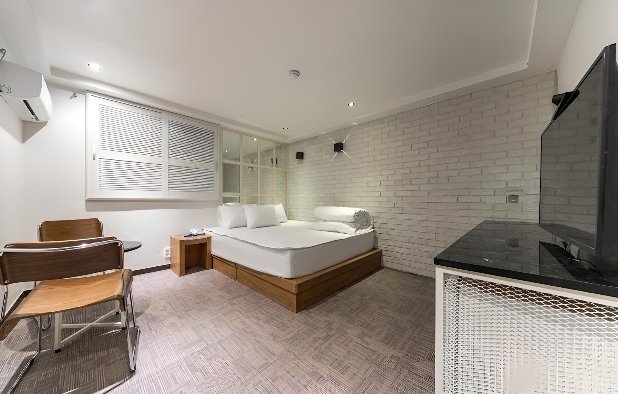 Busan Daeyeondong Hotel With view 5