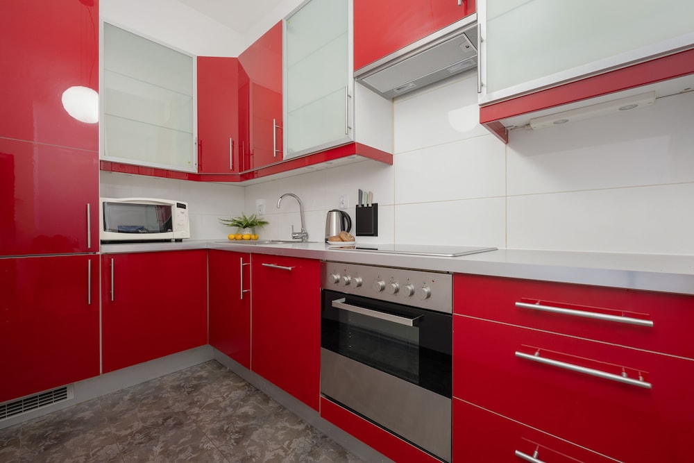 Cozy Apartment With Balcony by Renters
