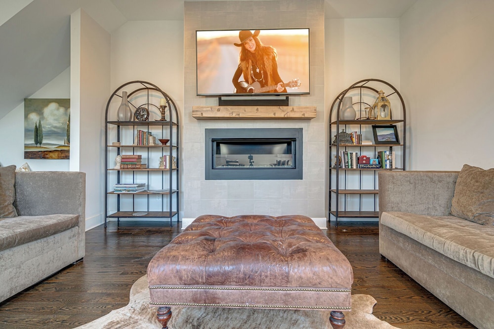 Cultured Coach - Mins to Broadway - Private Rooftop