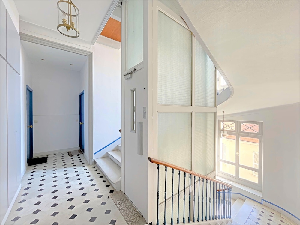 Modern Apartment 20 m from the Sea view 2