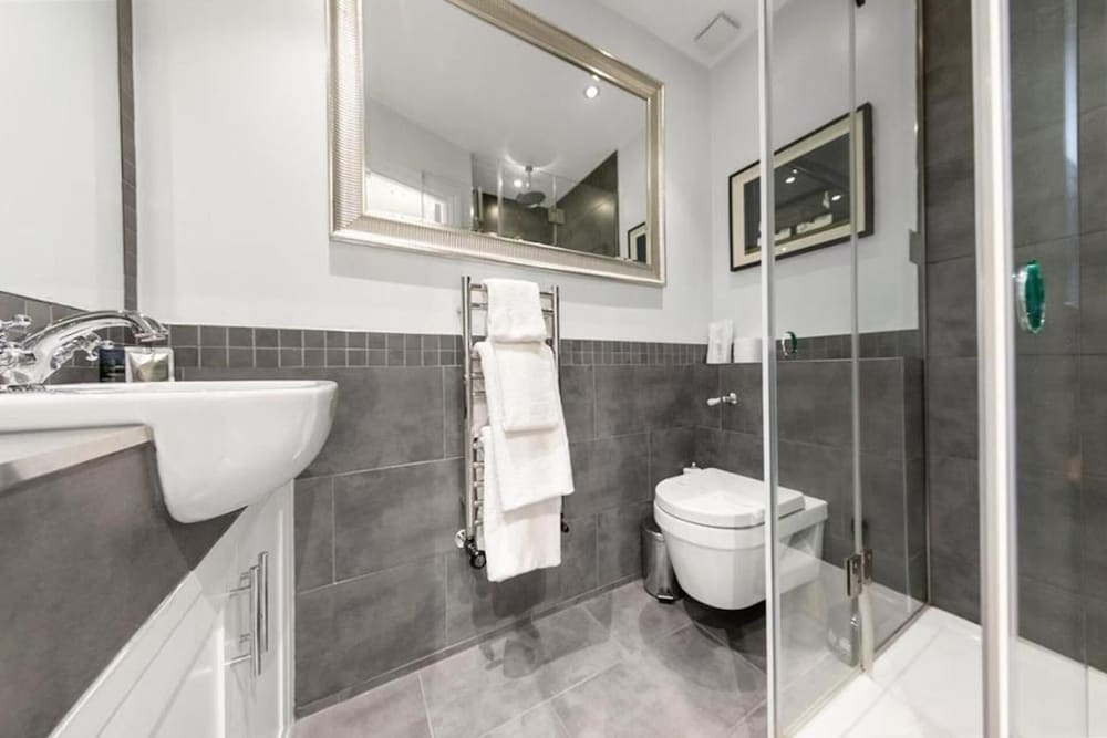 Modern London Nell Gwynn House Apartment