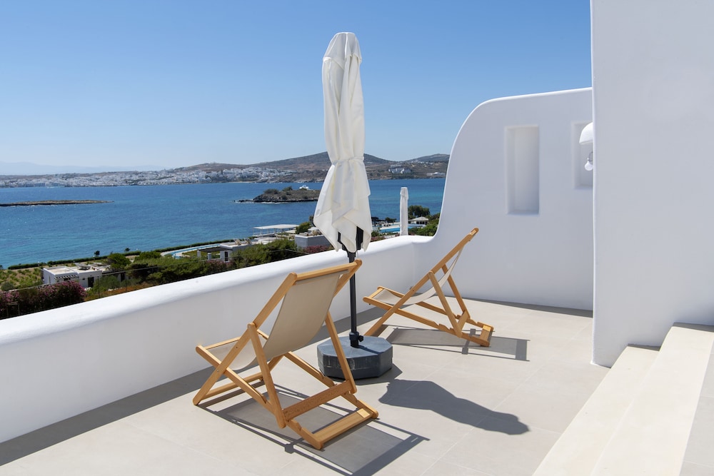 Kymo Luxury Suites Paros photo 5