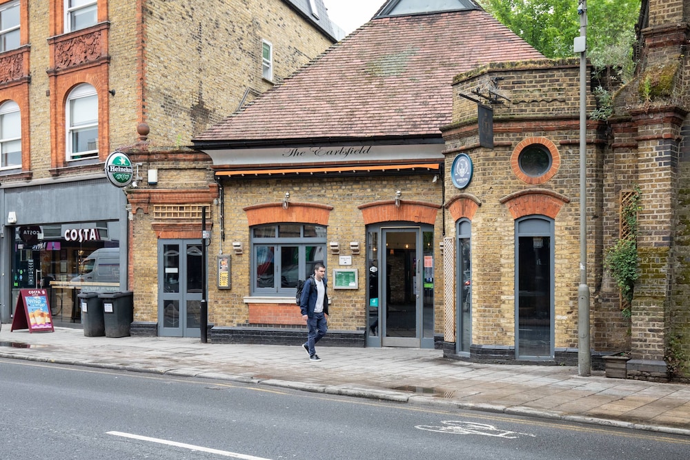 Westover Road III by Onefinestay
