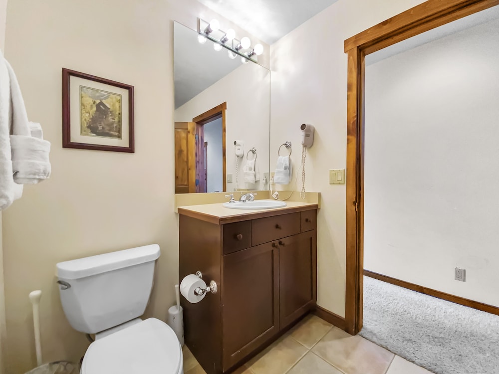 Main Street Junction 11 3 Bedroom Townhouse by RedAwning view 4
