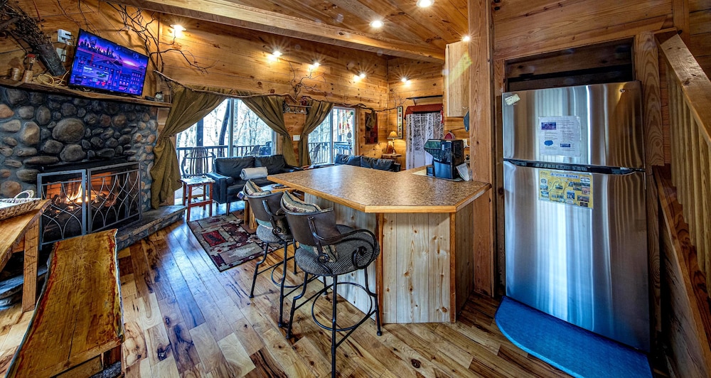 Bear Creek Lodge and Cabins in Helen Ga - Pet Friendly, River on Property, Walking Distance to downtown Helen