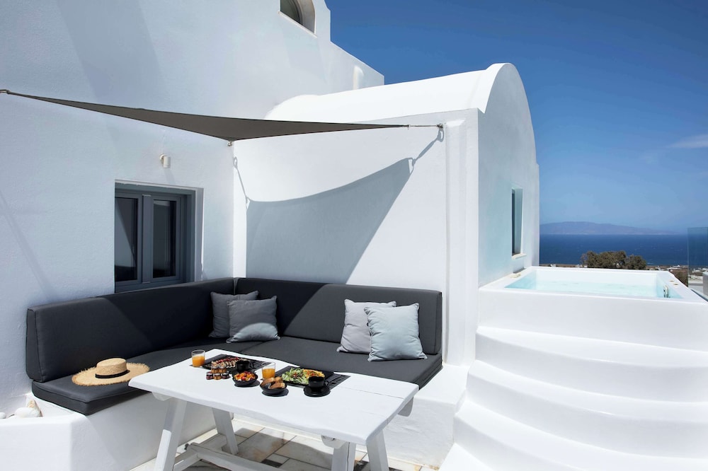 ArmonOia Suites