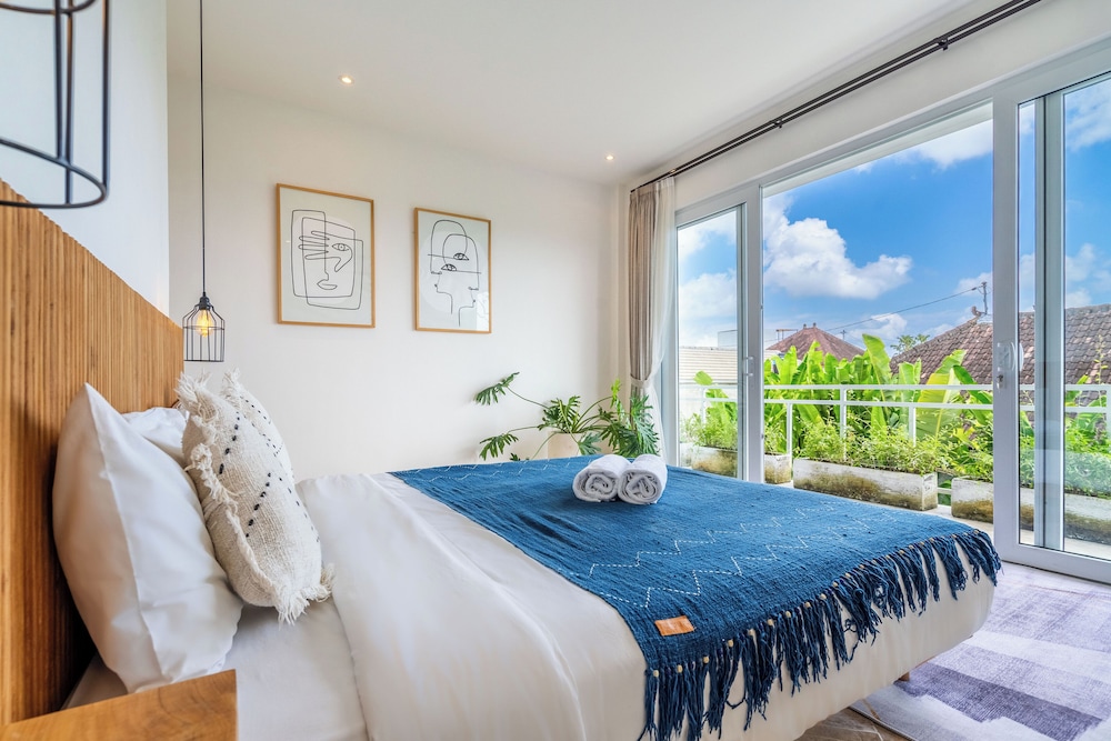 Eleven Villa Canggu - Calm Oasis with Pool and Privacy