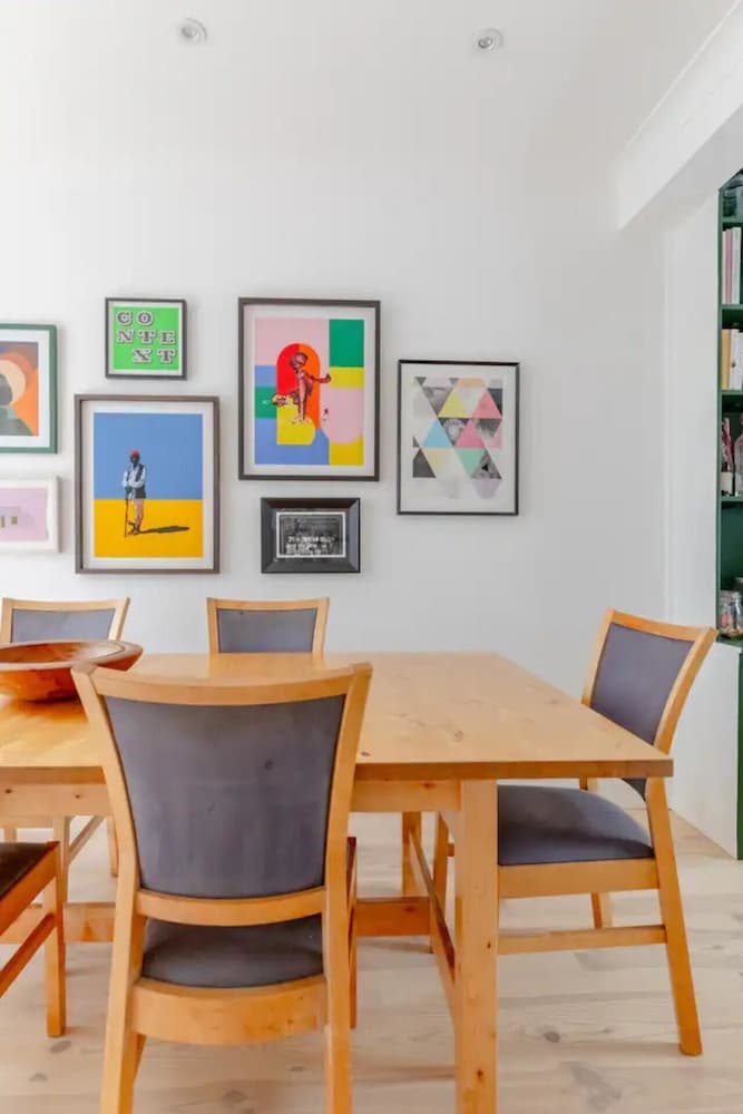 Beautifully Designed 2BD House - by Queen's Park!