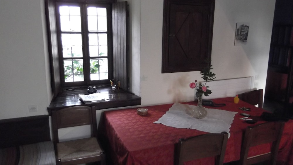 Traditional Guest Home Dimou