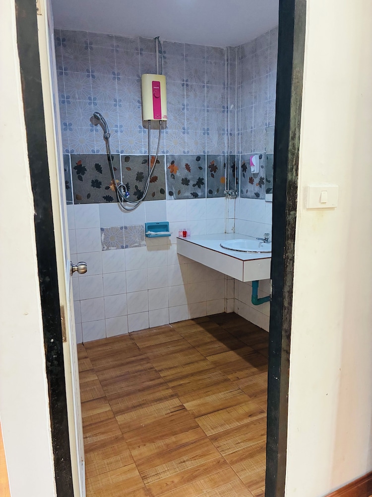 Apartment Wat Sawang Arom 08