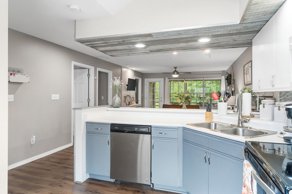 Lakeside Bliss Retreat 2 BDR
