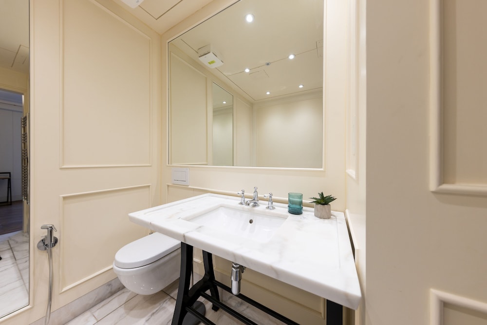 Elegant 5bdrm Townhouse in Camden