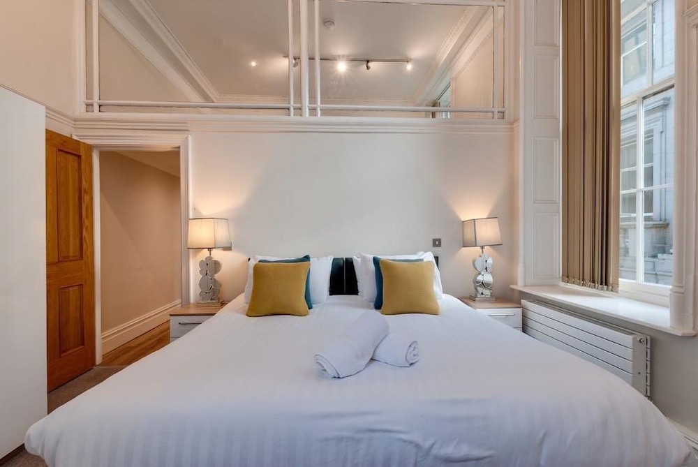 iStay Liverpool 1 Water Street Apartments
