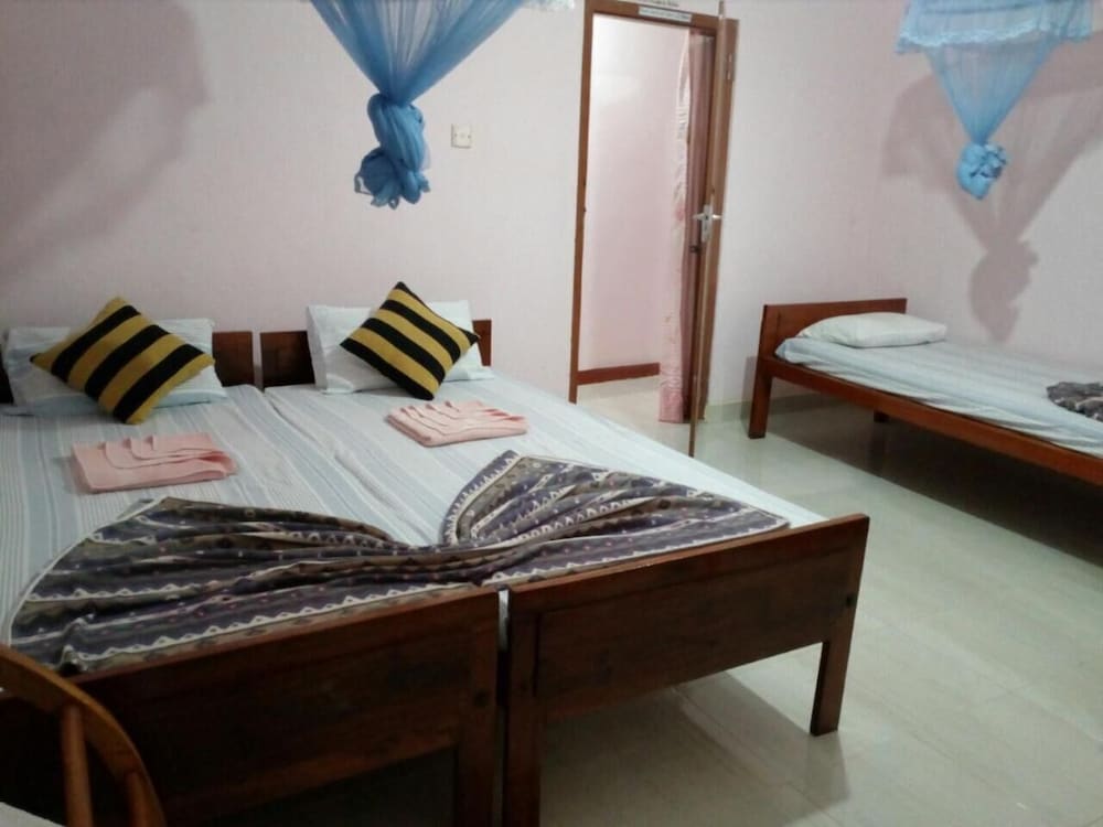 Lizzie Villa Guest House