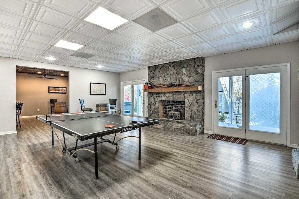 Anderson Vacations - Lake Hartwell Home w/ Private Dock  Hot Tub! - Property Image 4