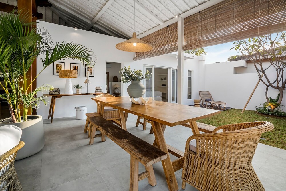 A Casa Di Renucci by Alfred in Bali - Brand New Stunning 5BR Villa Near Seminyak Beach