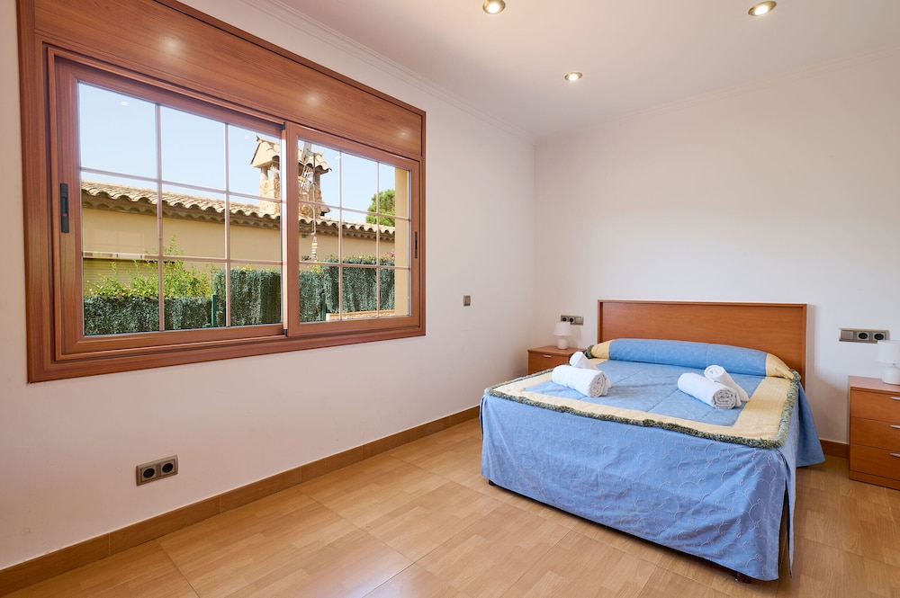 Marina in Blanes With 6 Bedrooms and 4 Bathrooms