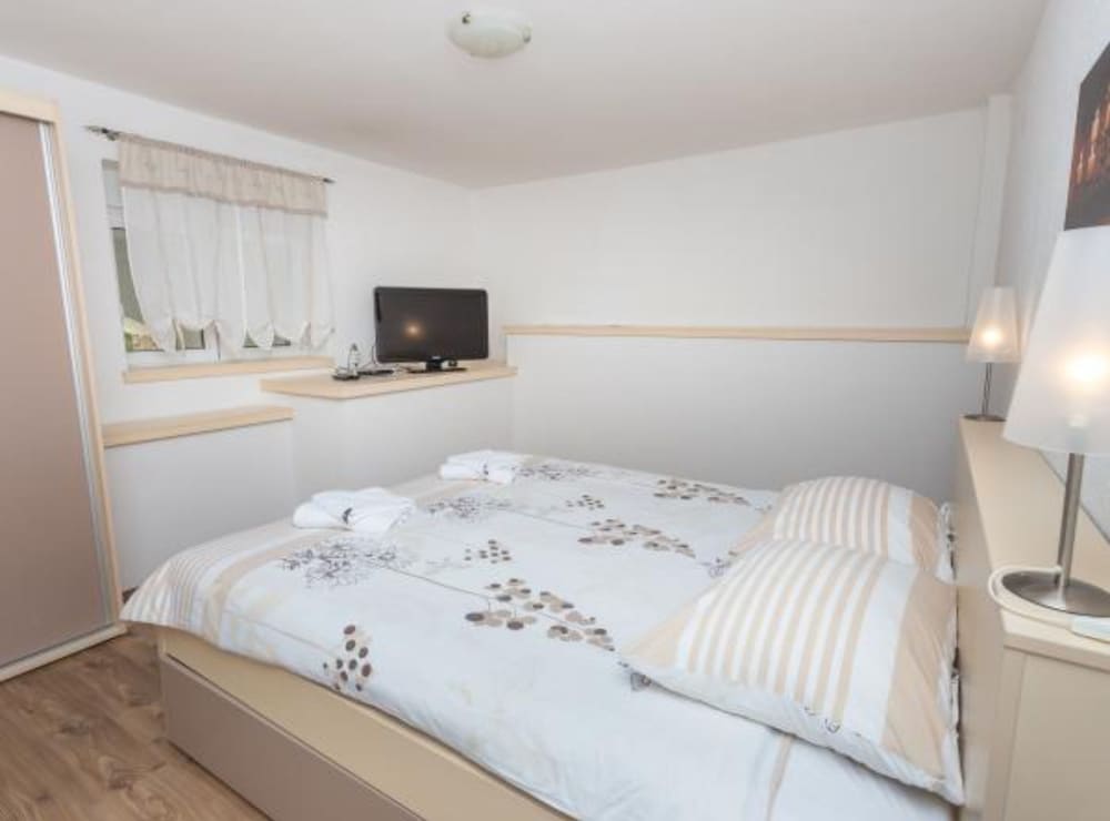 Cozy Seaview Retreat A & M Apartments