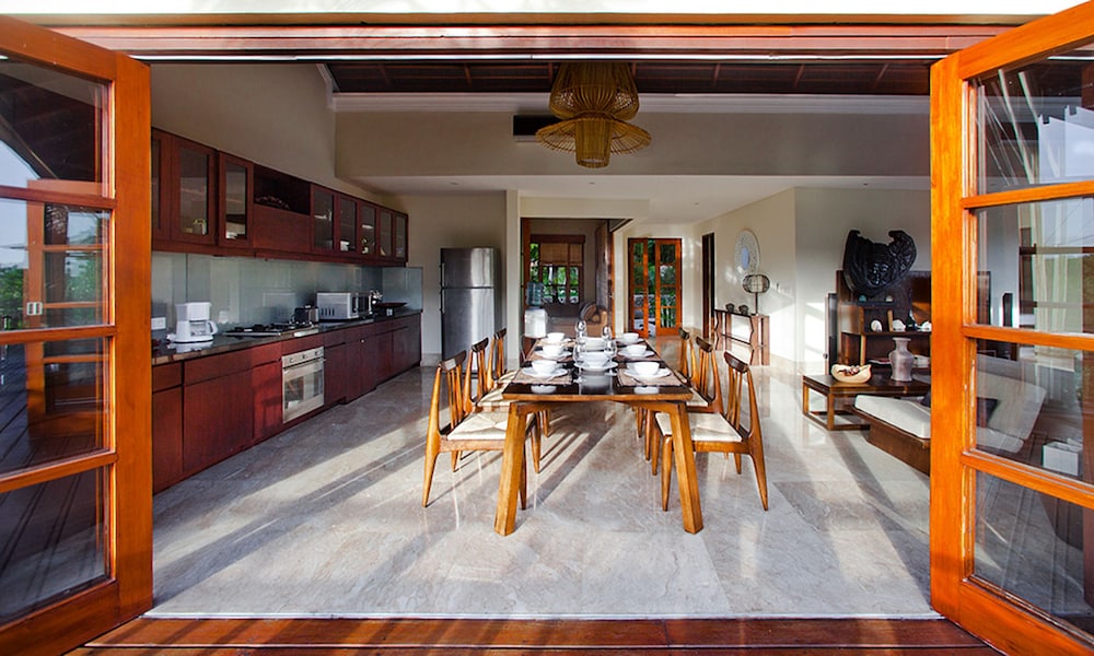 Cliffront Tropical Villa Cantik