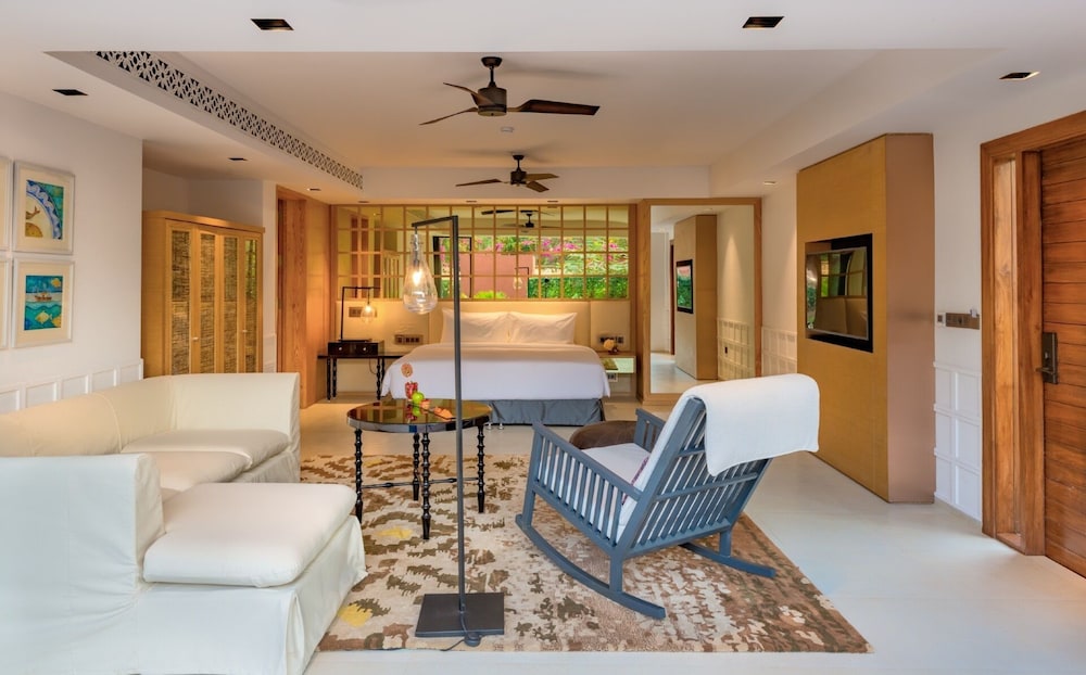 Azaya Pool Suites 10