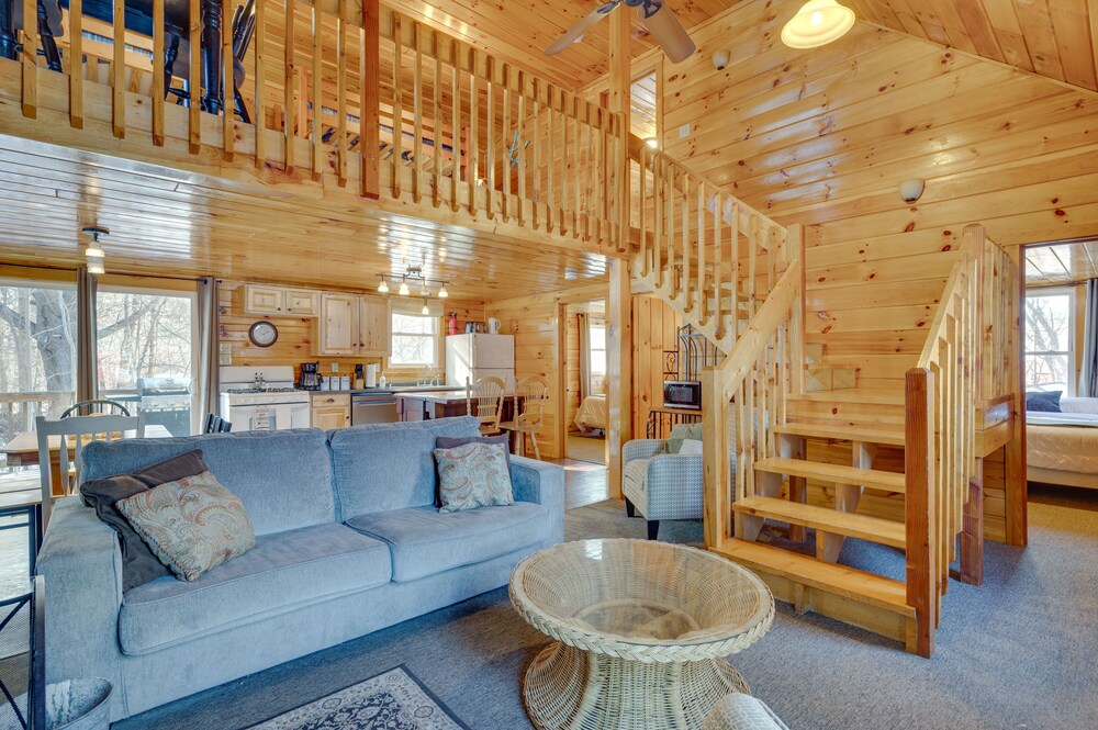 Cozy Laconia Cabin, Close to Winnipesaukee Pier!