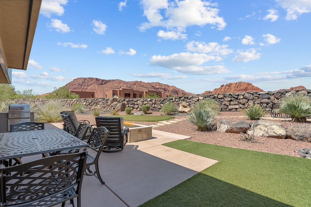 Snow Canyon Retreat #13 by RedAwning view 5