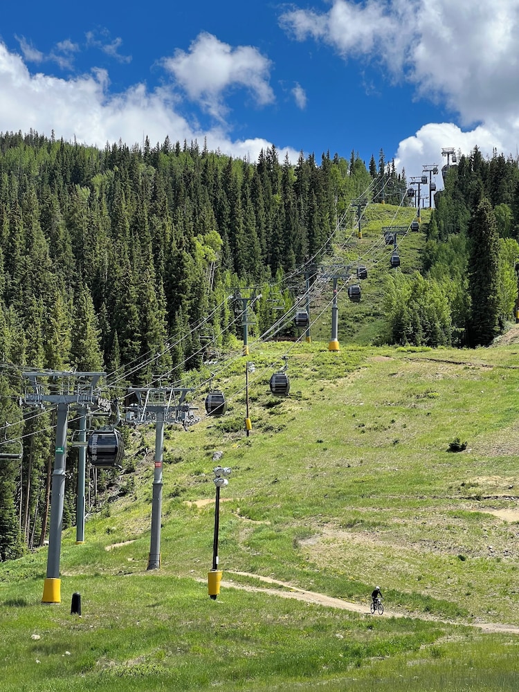 Summit County Vacations - Expedition Station 8607 by SummitCove Vacation Lodging - Property Image 13