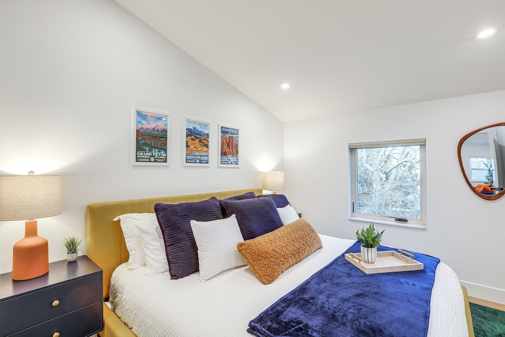 < 1 Block to City Park: New-build Apt in Denver!