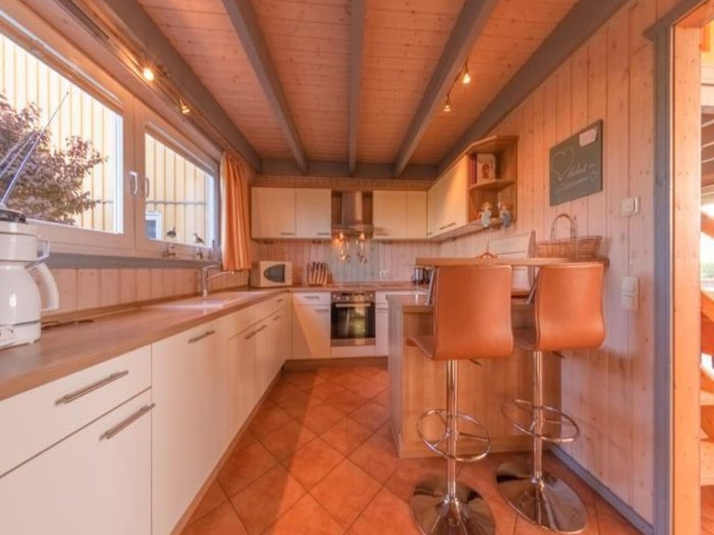 Ferienhaus mit Terrasse und Balkon