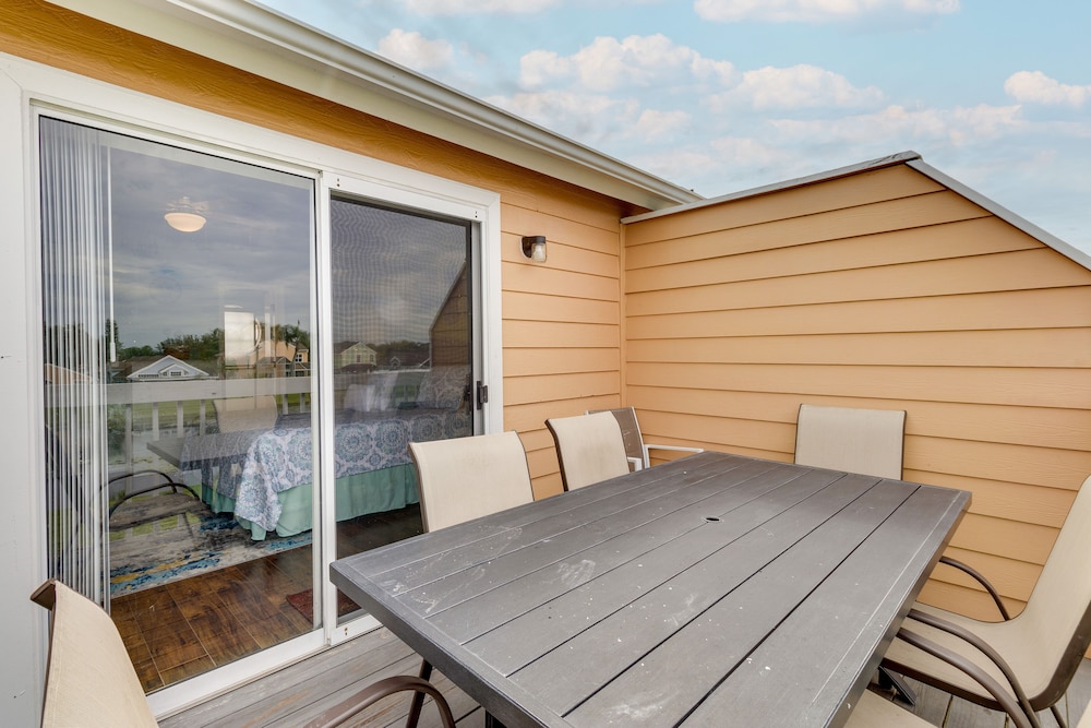 Kissimmee Condo w/ Private Porch < 7 Mi to Disney! view 3