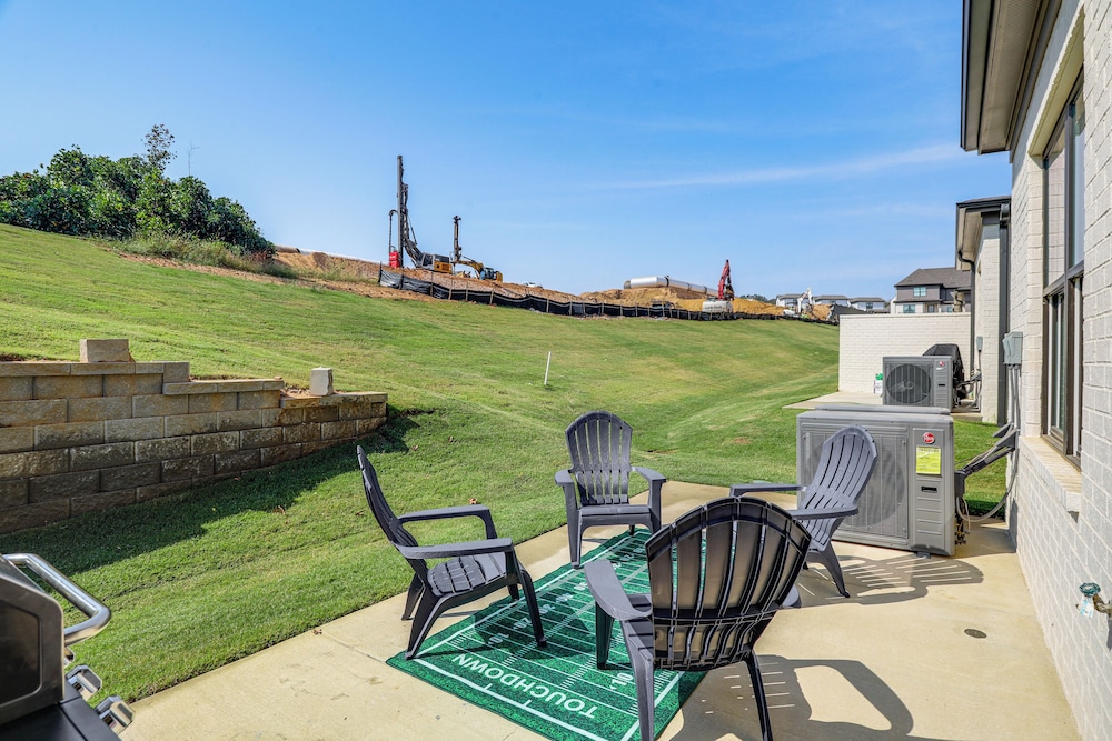 3 Mi to Ole Miss, New Build: Inviting Townhome!