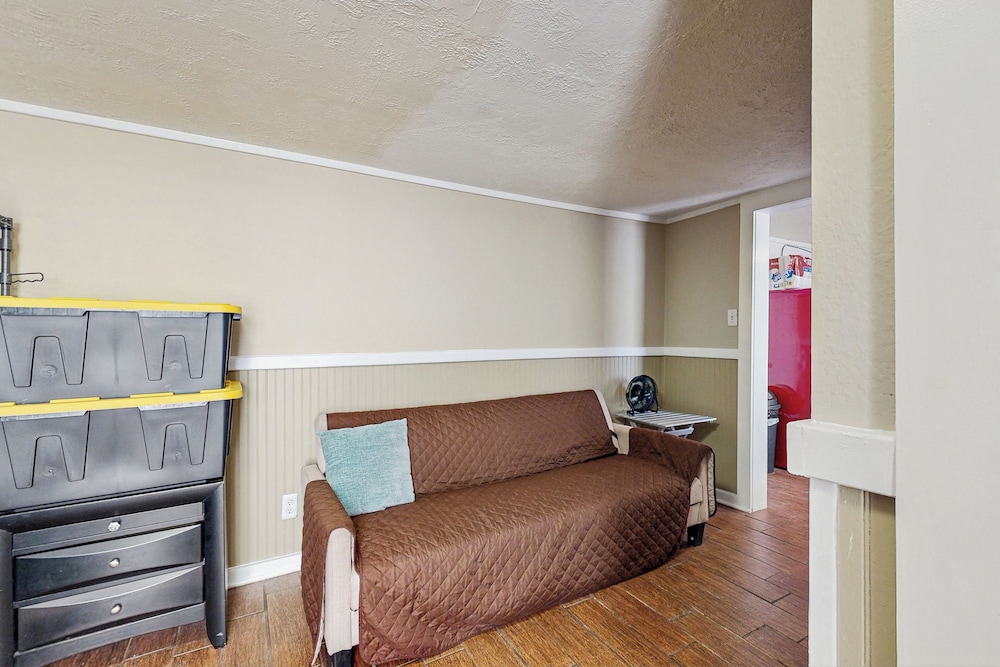 1BR Cozy Dog-friendly Home w/ Kitchenette & Patio