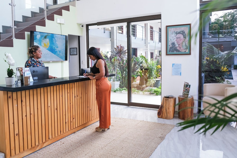 Hotel Paradise Bay Hotel Boutique - Image 1