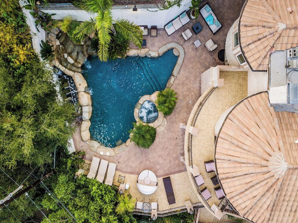 Robmar Mansion - Beverly Hills Mediterranean Estate With Pool & Sport Court