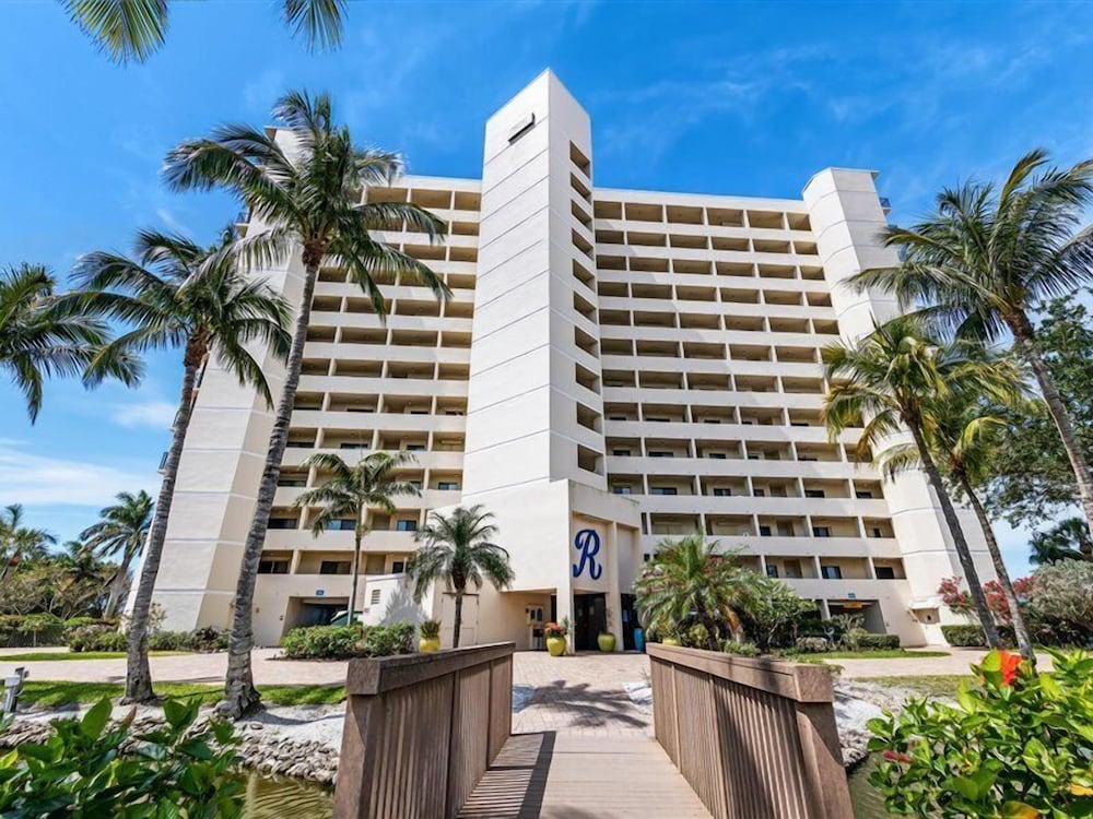 Riviera Club 204 by Distinctive Beach Rentals