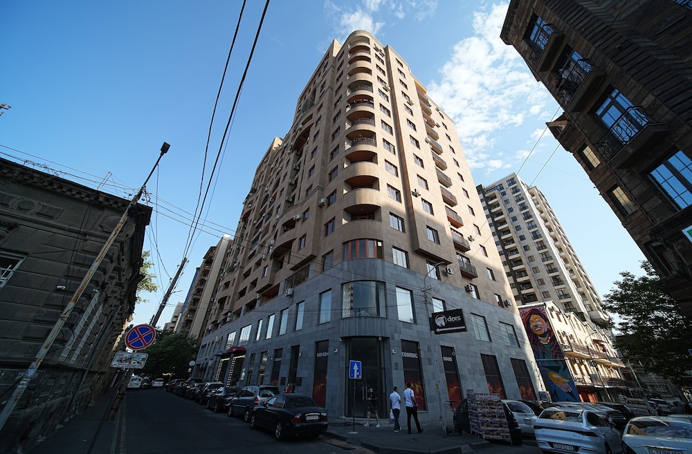 Rooftop City View apartments