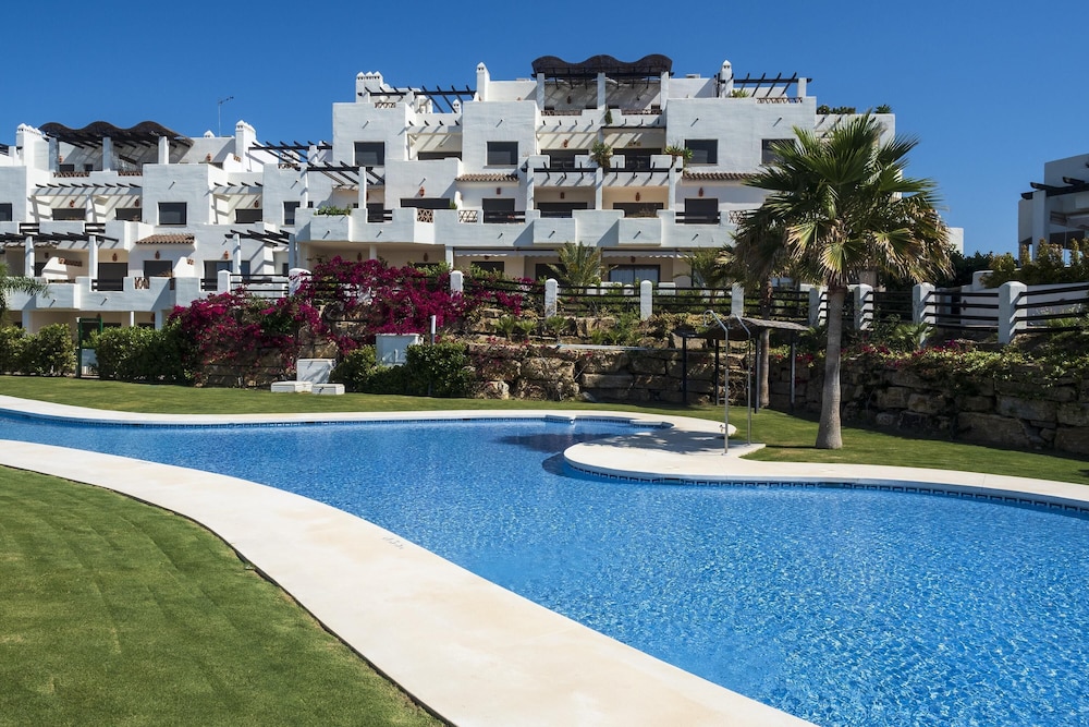 Sunset Golf Groundfloor Shared Pool