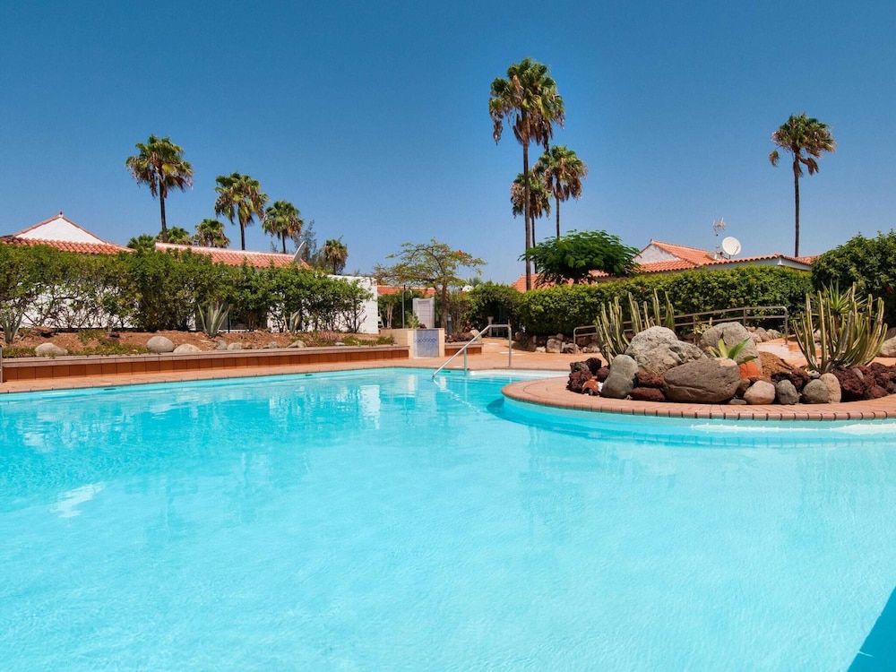 Central Bungalow With Communal Pool in Maspalomas