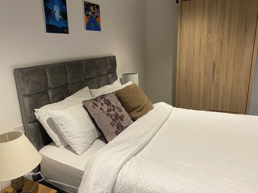 Remarkable 3-bed Apartment in London