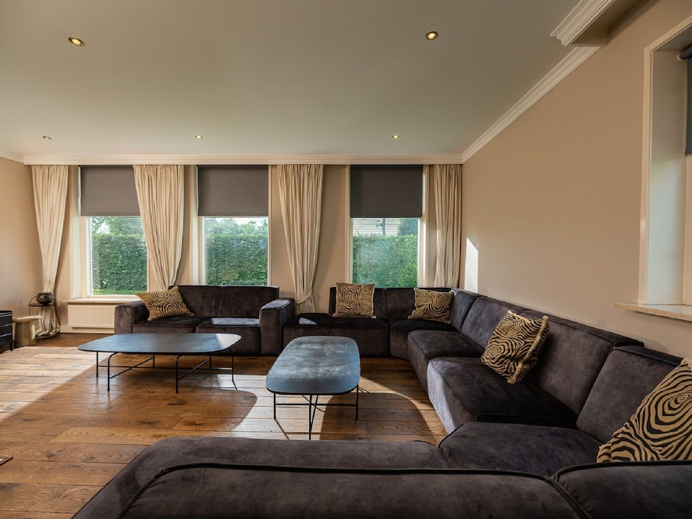 Family Villa in Voorthuizen view 2