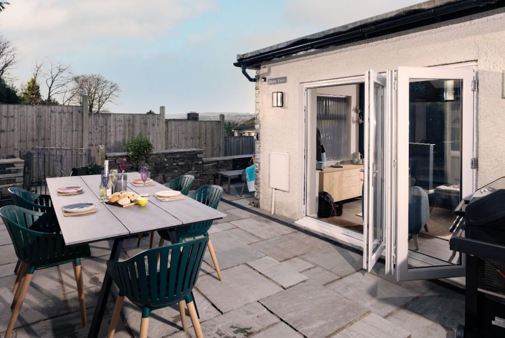 Contemporary 1BR Home Parking - Quiet - Ambleside