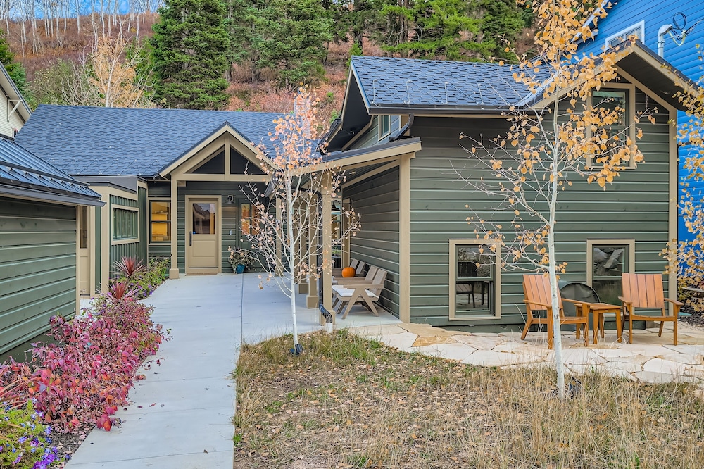 Old Town Luxe Retreat-walk To Main. Hottub-casita 173 4 Bedroom Home