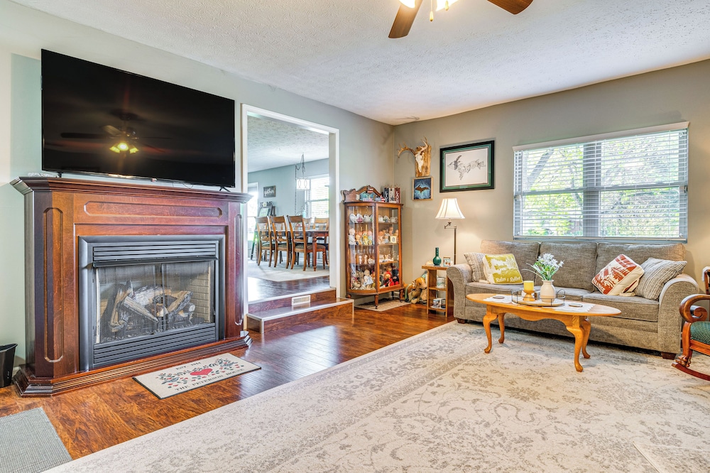 12 Mi to Indianapolis Motor Speedway: Home w/ Deck