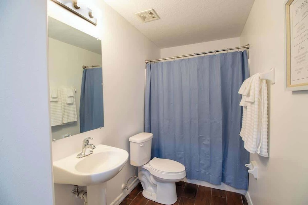 Entire Modern Home in Dade City