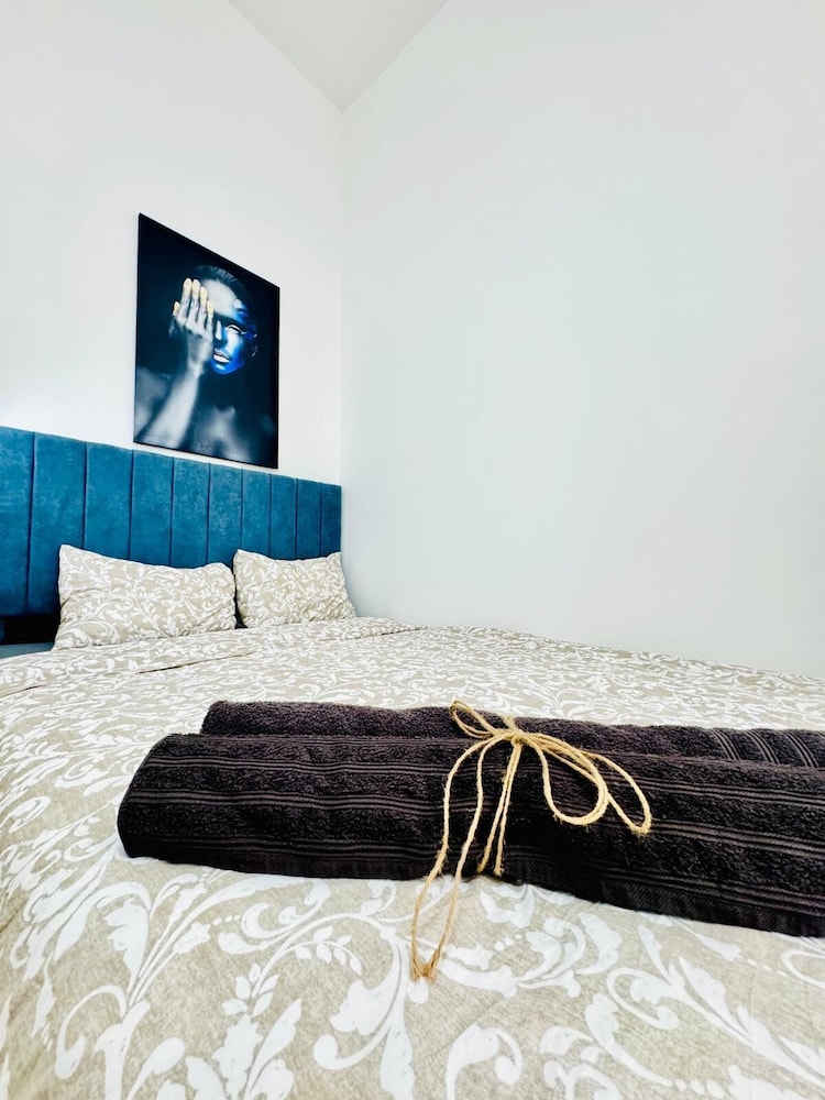 5BR Apt 10min to Matzleinsdorfer