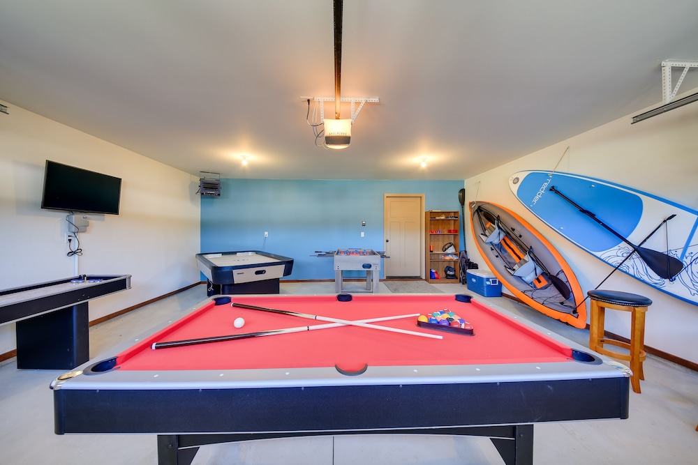 Pet-friendly Oldtown Retreat: Hot Tub  Kayaks! - Property Image 12