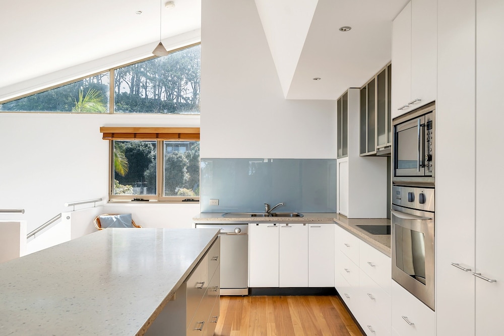 3-bed Seaside Serenity Escape at Long Beach