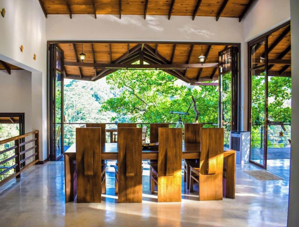 Aqua Dunhinda Villa & Nature Retreat